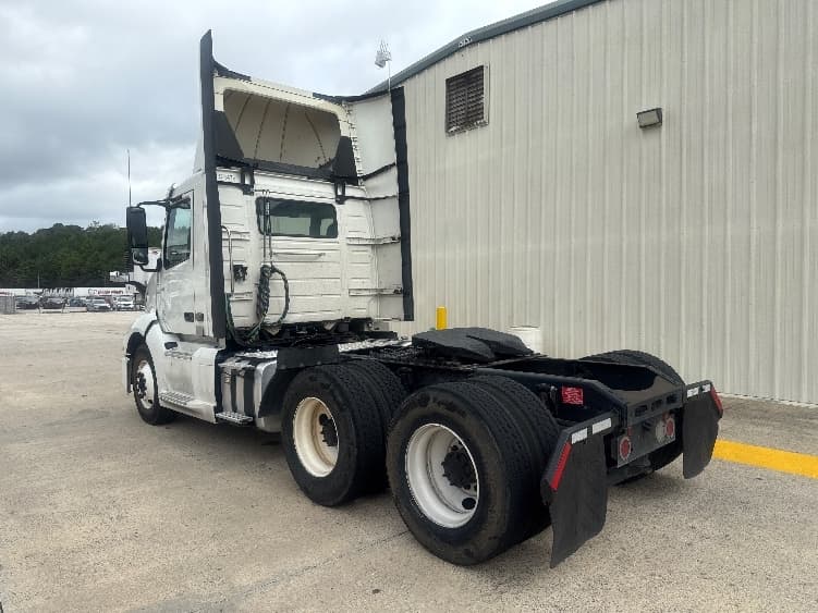 2020 Volvo VNL 300 — photo 5