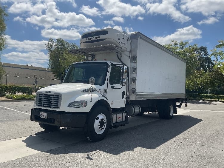 2020 Freightliner M2 106 — photo 3