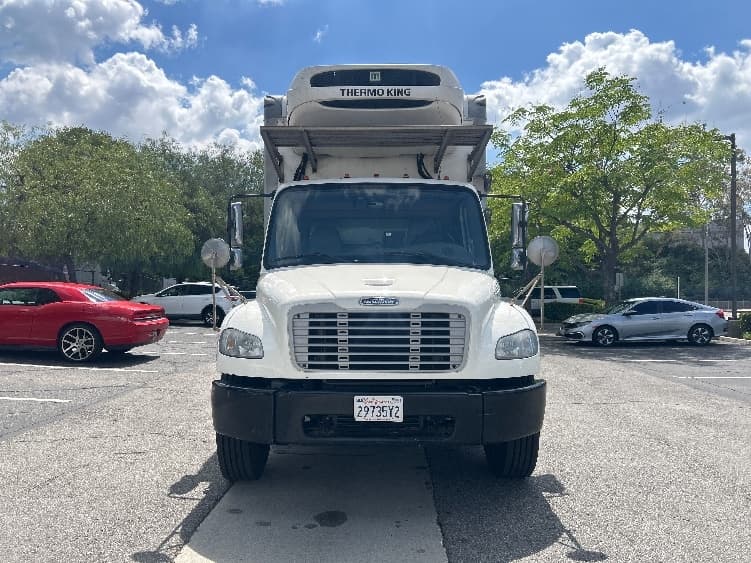 2020 Freightliner M2 106 — photo 2
