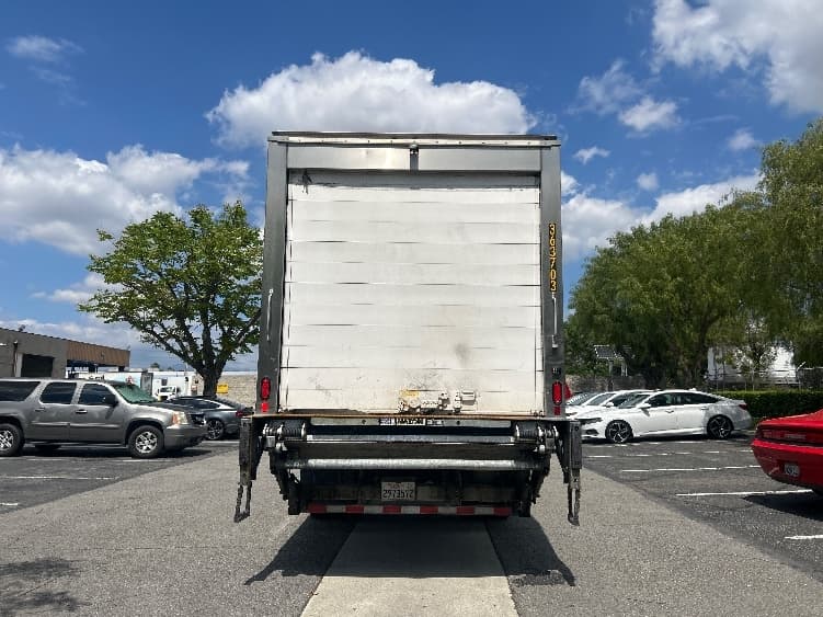 2020 Freightliner M2 106 — photo 7