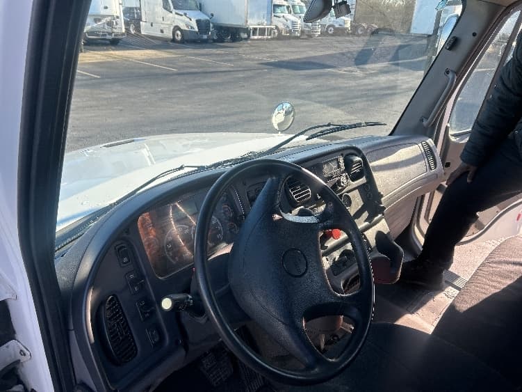 2020 Freightliner M2 112 — photo 10