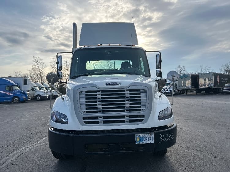 2020 Freightliner M2 112 — photo 2