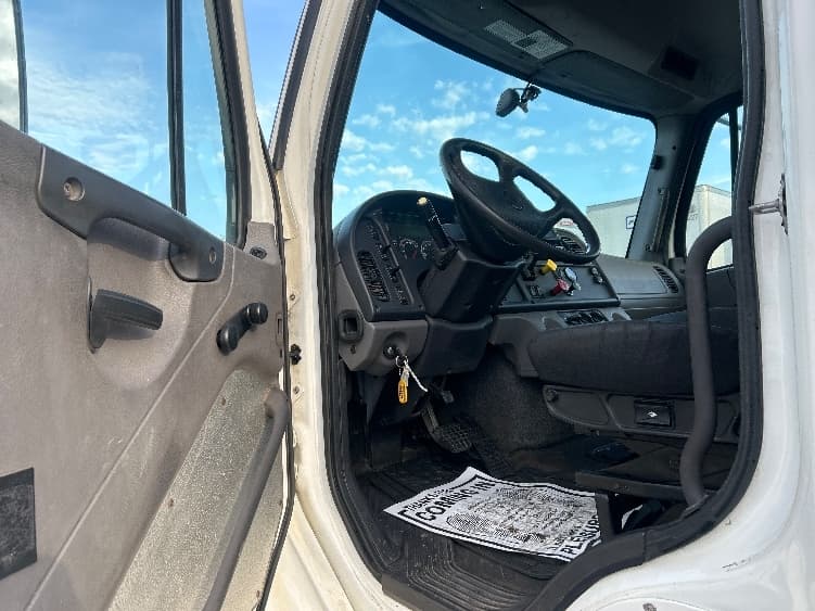 2020 Freightliner M2 112 — photo 9