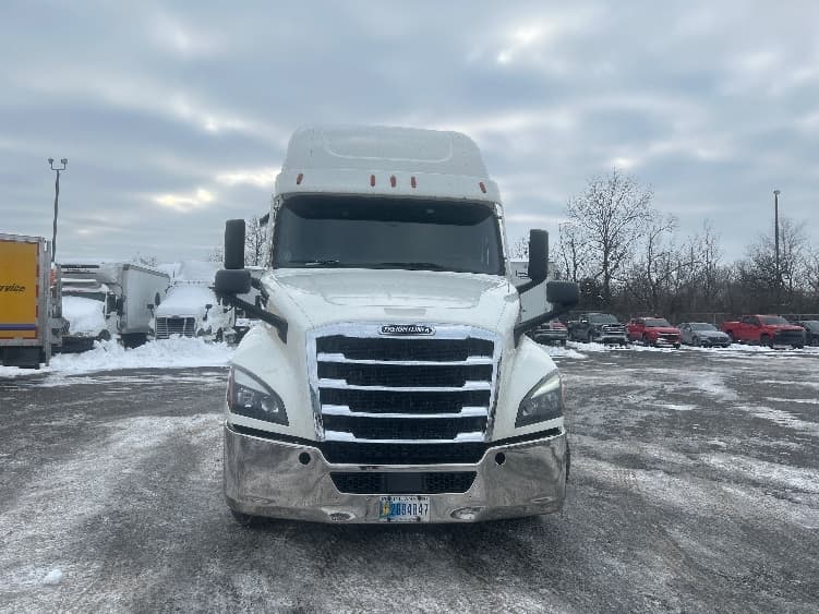 2020 Freightliner Cascadia — photo 2