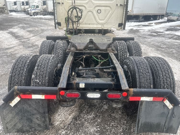 2020 Freightliner Cascadia — photo 6