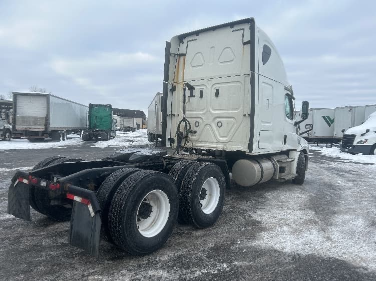 2020 Freightliner Cascadia — photo 7
