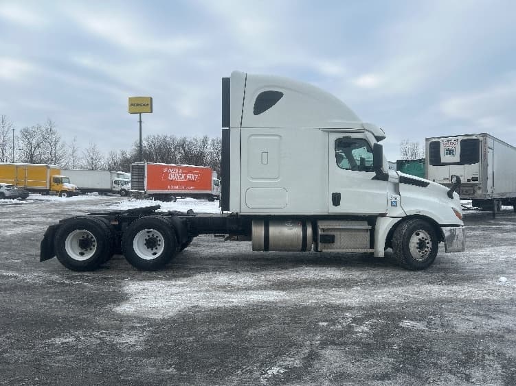 2020 Freightliner Cascadia — photo 8