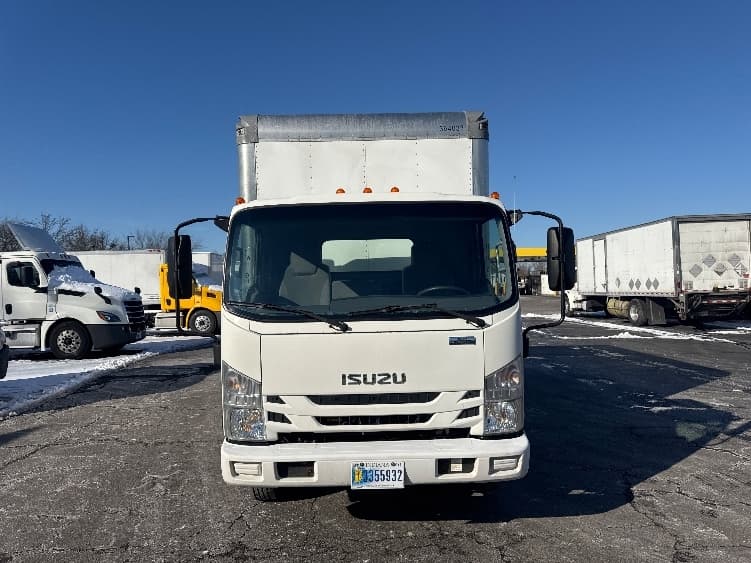 2020 Isuzu NQR — photo 2