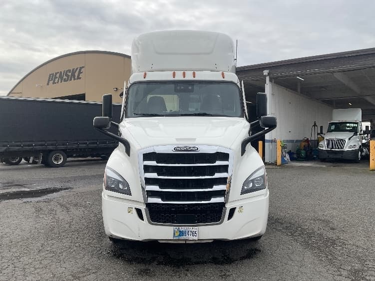2020 Freightliner Cascadia — photo 2