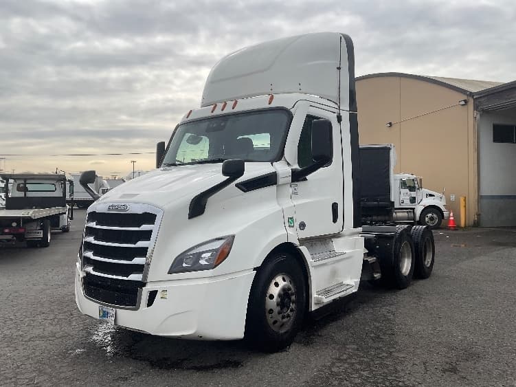 2020 Freightliner Cascadia — photo 3