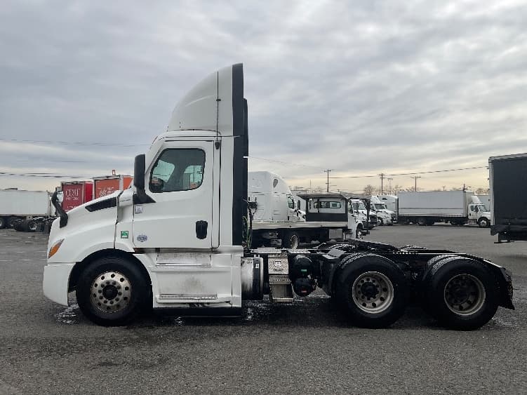2020 Freightliner Cascadia — photo 4