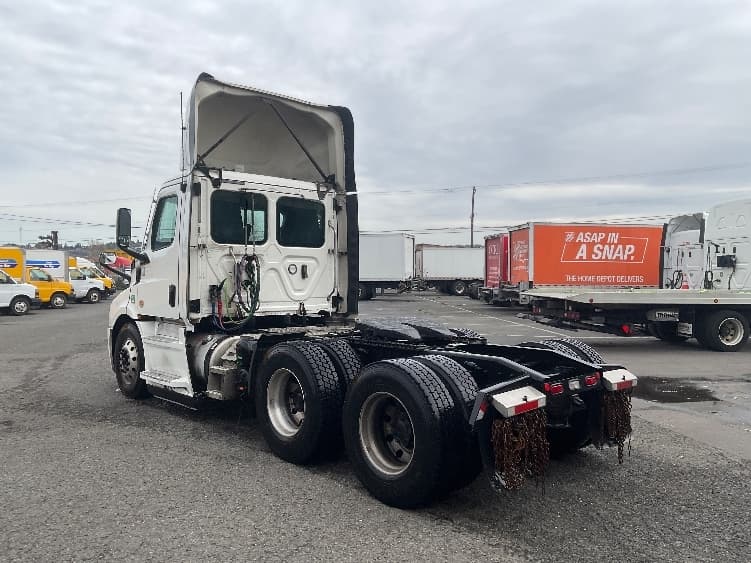 2020 Freightliner Cascadia — photo 5