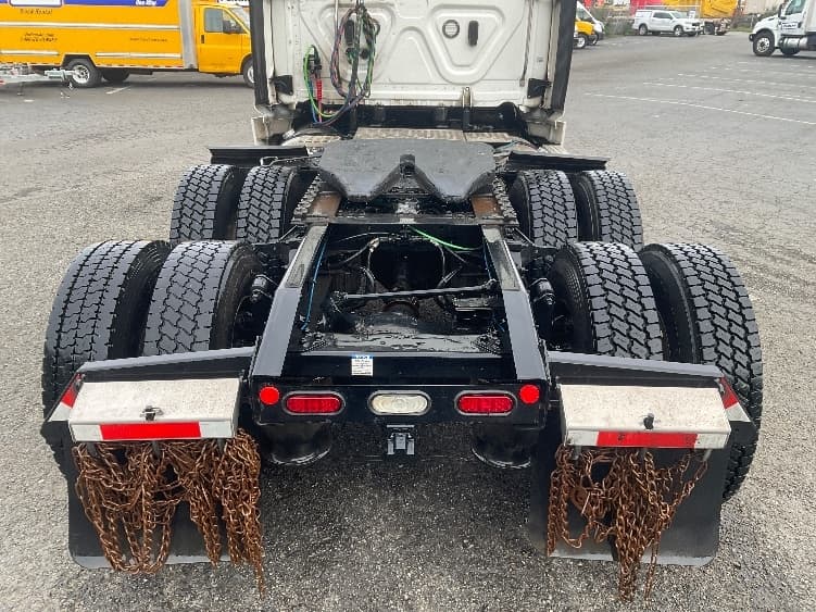 2020 Freightliner Cascadia — photo 6