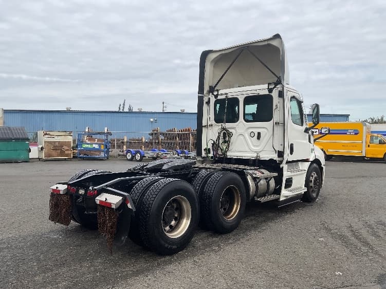 2020 Freightliner Cascadia — photo 7