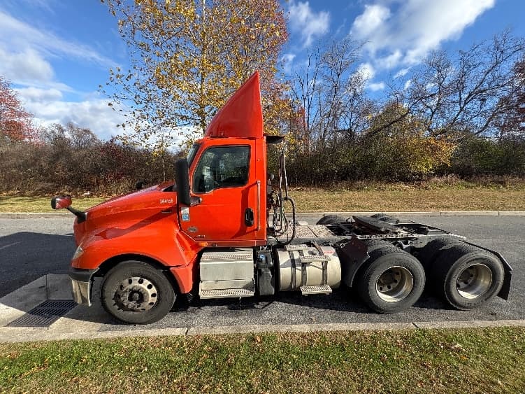 2021 International LT — photo 4