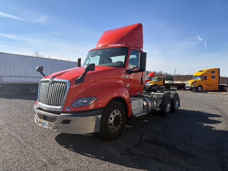 2021 International LT — photo 3