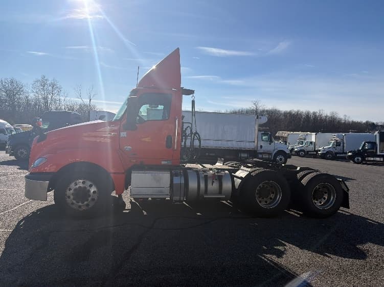 2021 International LT — photo 4