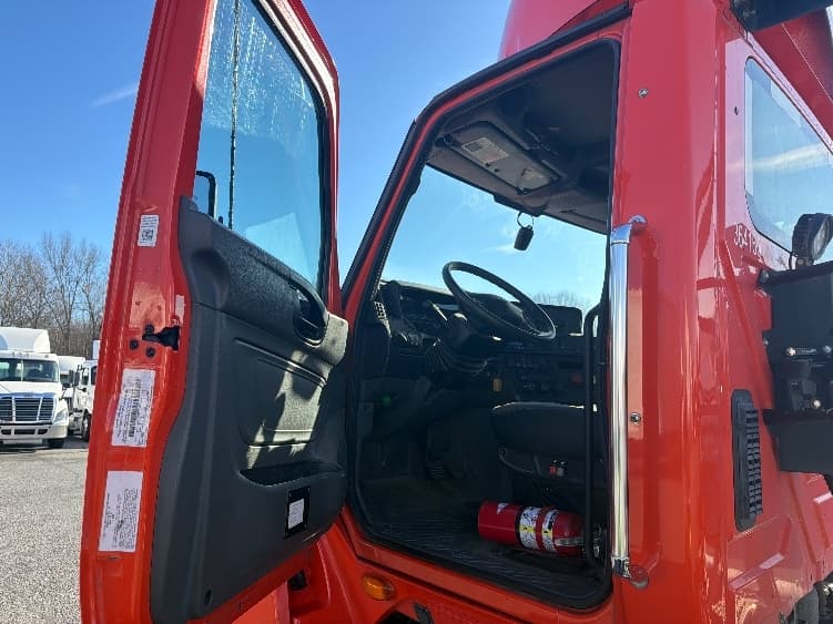 2021 International LT — photo 9