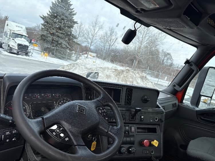 2021 International LT — photo 10