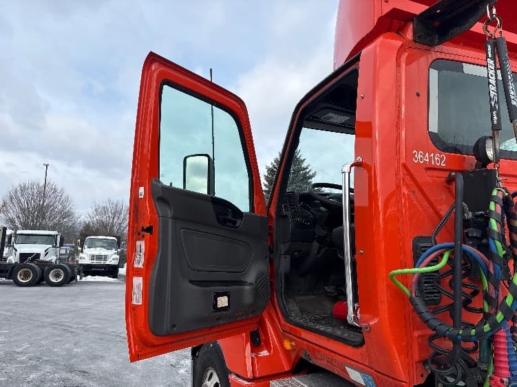 2021 International LT — photo 9