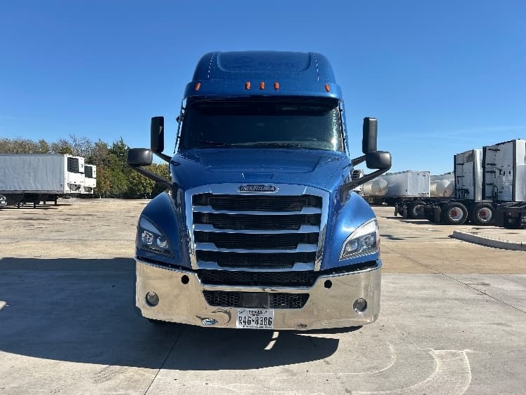 2020 Freightliner Cascadia — photo 2