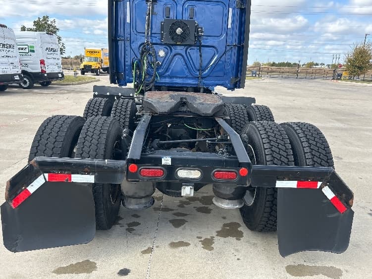 2020 Freightliner Cascadia — photo 6