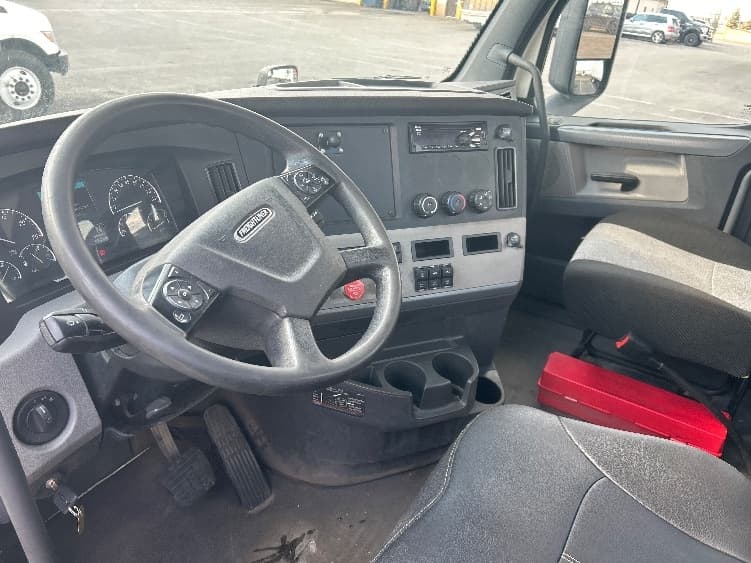 2020 Freightliner Cascadia — photo 10