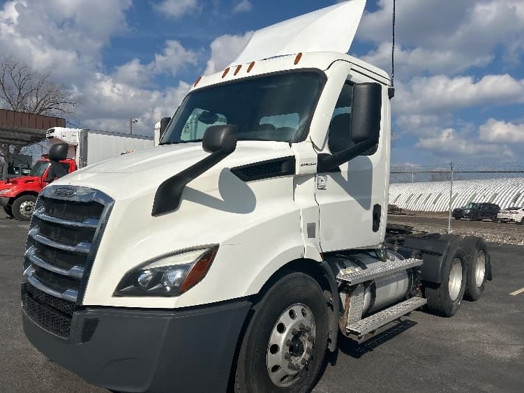 2020 Freightliner Cascadia — photo 3