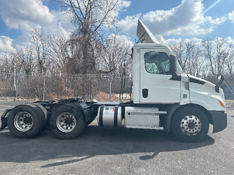 2020 Freightliner Cascadia — photo 8