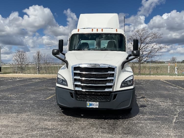 2020 Freightliner Cascadia — photo 2