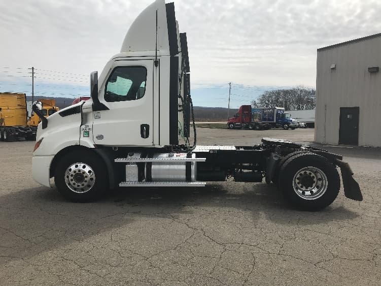 2021 Freightliner Cascadia — photo 4
