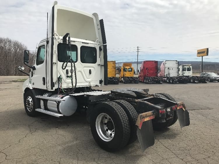 2021 Freightliner Cascadia — photo 5