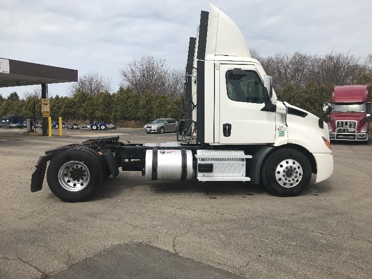 2021 Freightliner Cascadia — photo 8