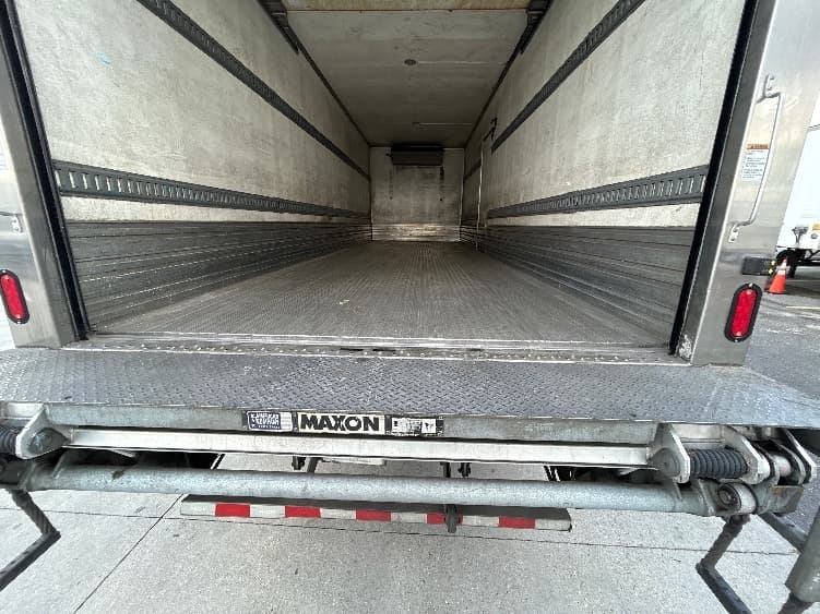 2020 Freightliner M2 106 — photo 10