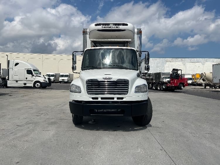 2020 Freightliner M2 106 — photo 2