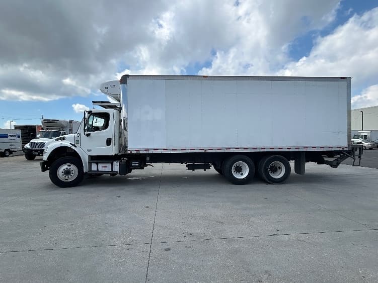 2020 Freightliner M2 106 — photo 4
