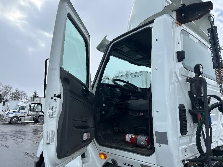 2020 International LT — photo 9