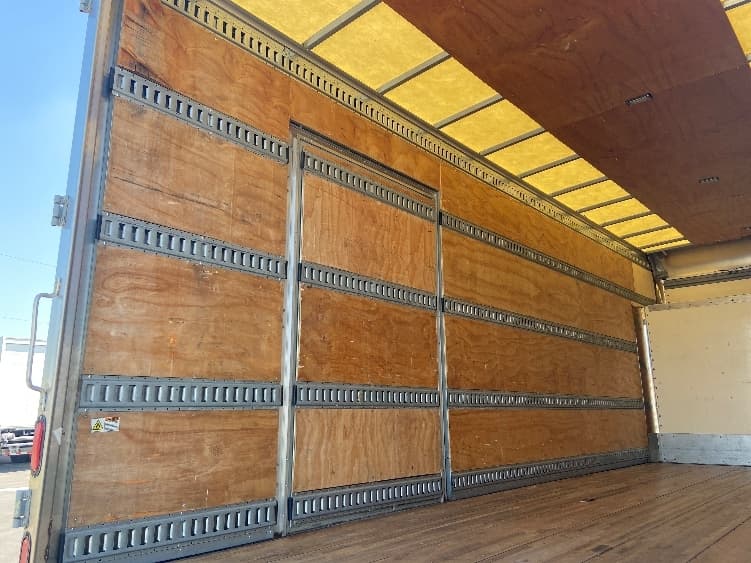 2020 Isuzu NRR — photo 10