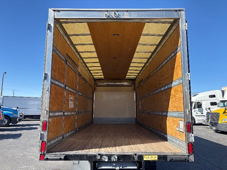 2020 Isuzu NRR — photo 8