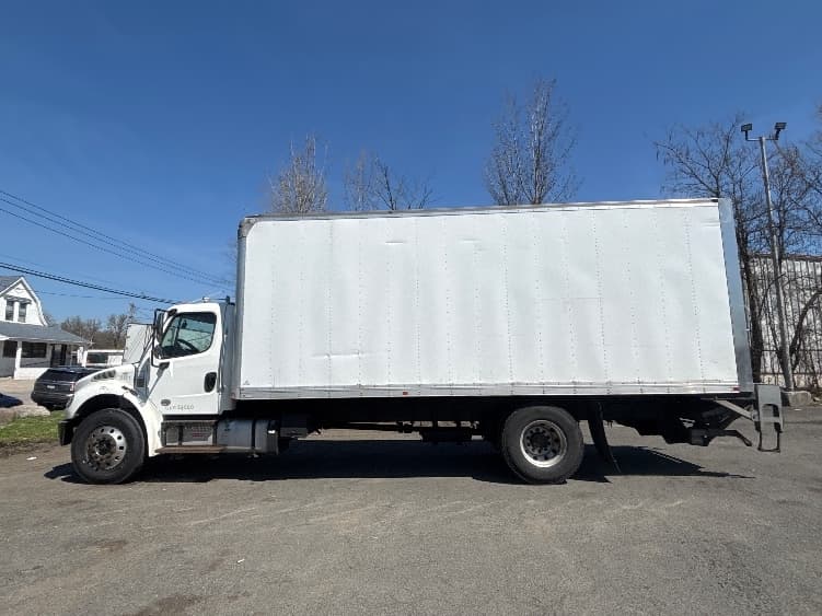 2020 Freightliner M2 106 — photo 4