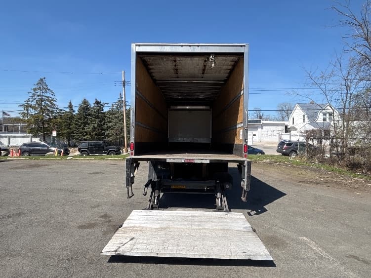 2020 Freightliner M2 106 — photo 9