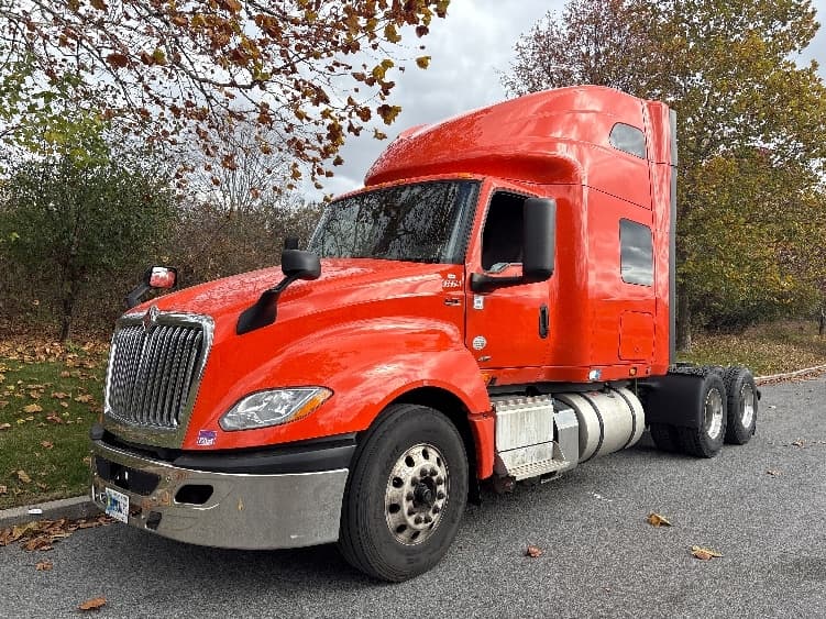 2021 International LT — photo 3