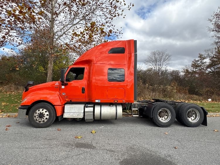 2021 International LT — photo 4