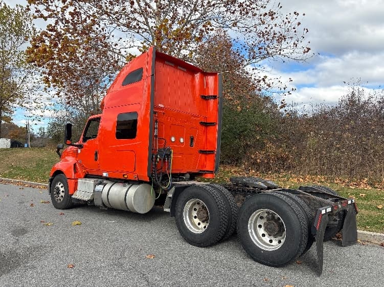 2021 International LT — photo 5