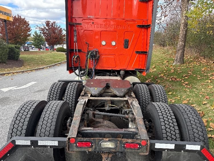 2021 International LT — photo 6