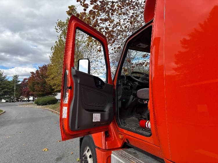 2021 International LT — photo 9