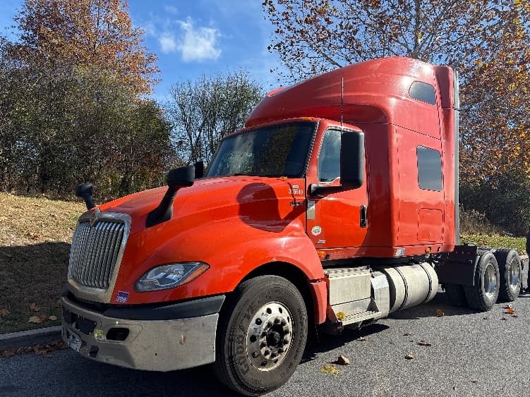 2021 International LT — photo 3