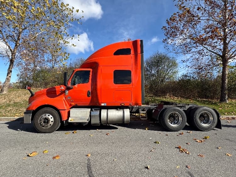 2021 International LT — photo 4