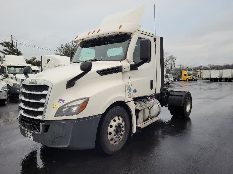2020 Freightliner Cascadia — photo 3