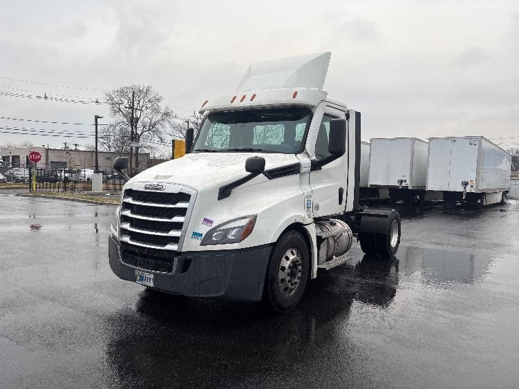 2020 Freightliner Cascadia — photo 3